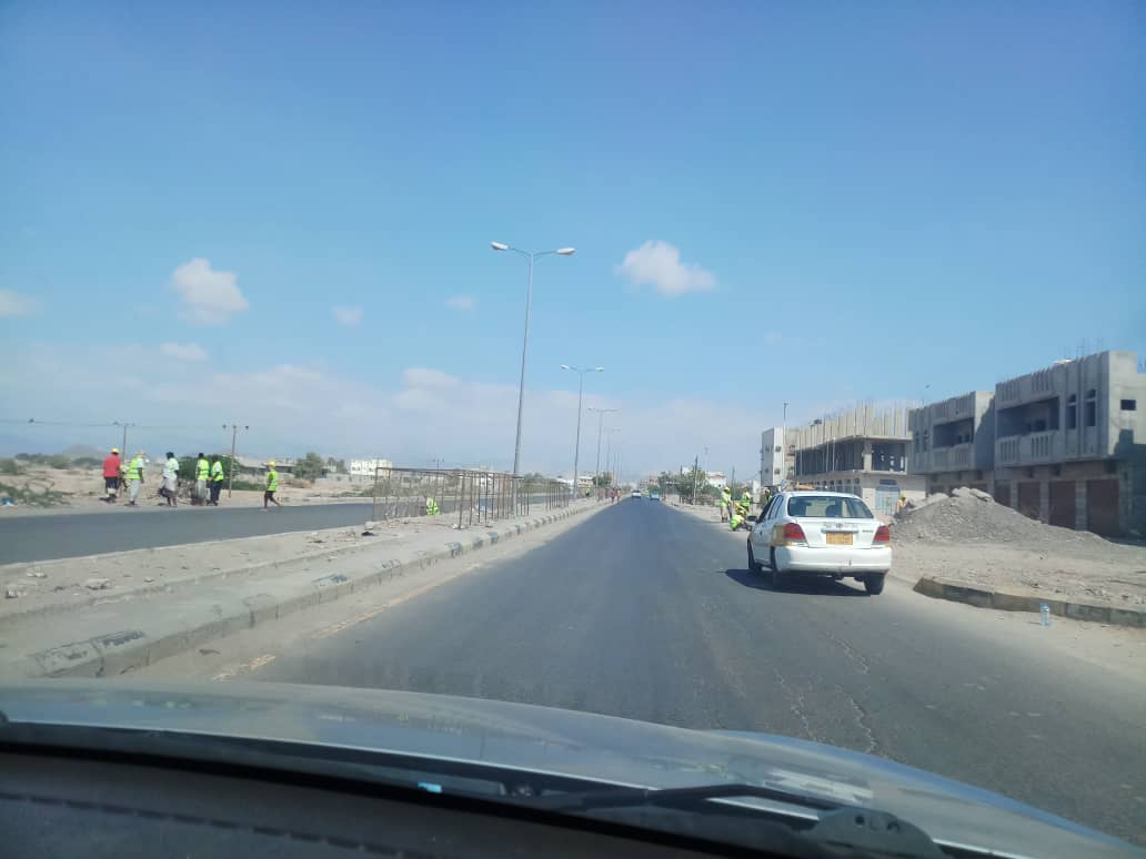 إصلاح الطرقات يعيد الحياة إلى المدن اليمنية