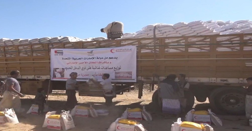The Emirates Red Crescent sends a food convoy to the Harib district in Ma’rib