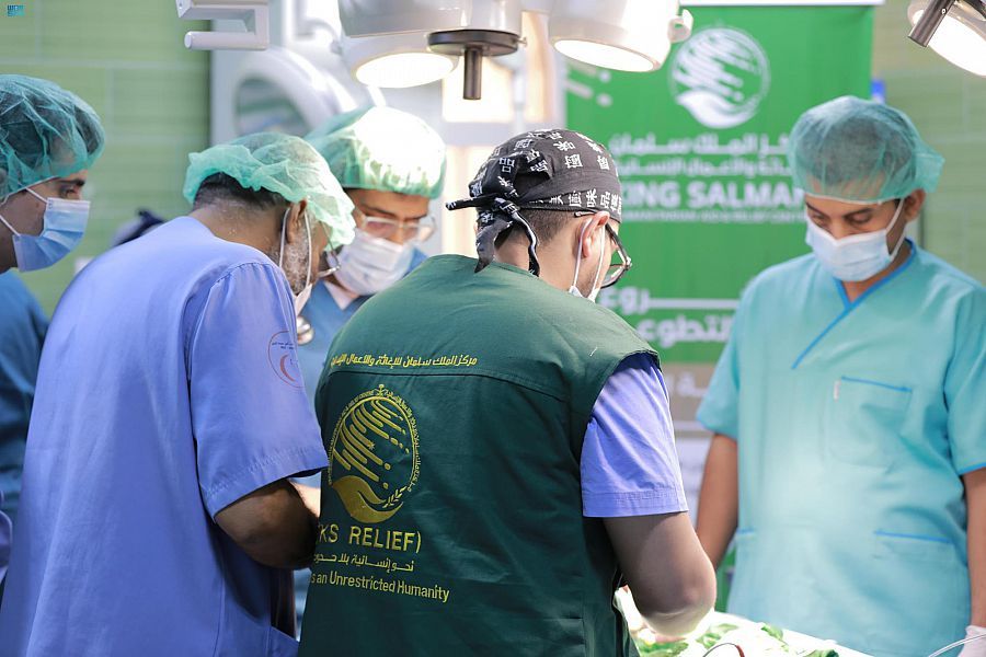 بتمويل من Ksrelief ، إقامة المخيم الطبي التطوعي لجراحة المخ والأعصاب بالمكلا