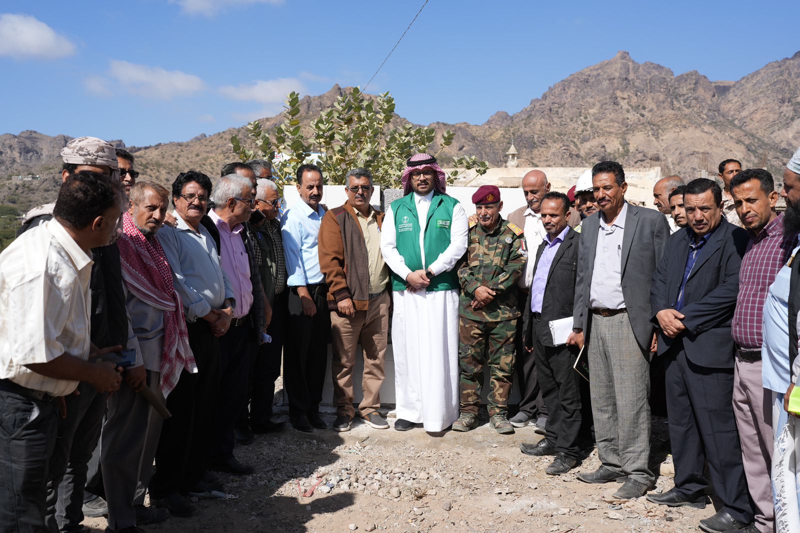 البرنامج السعودي لتنمية وإعمار اليمن يضع حجر أساس مشروع إنشاء “مدرسة الحمزة الثانوي” في الضالع