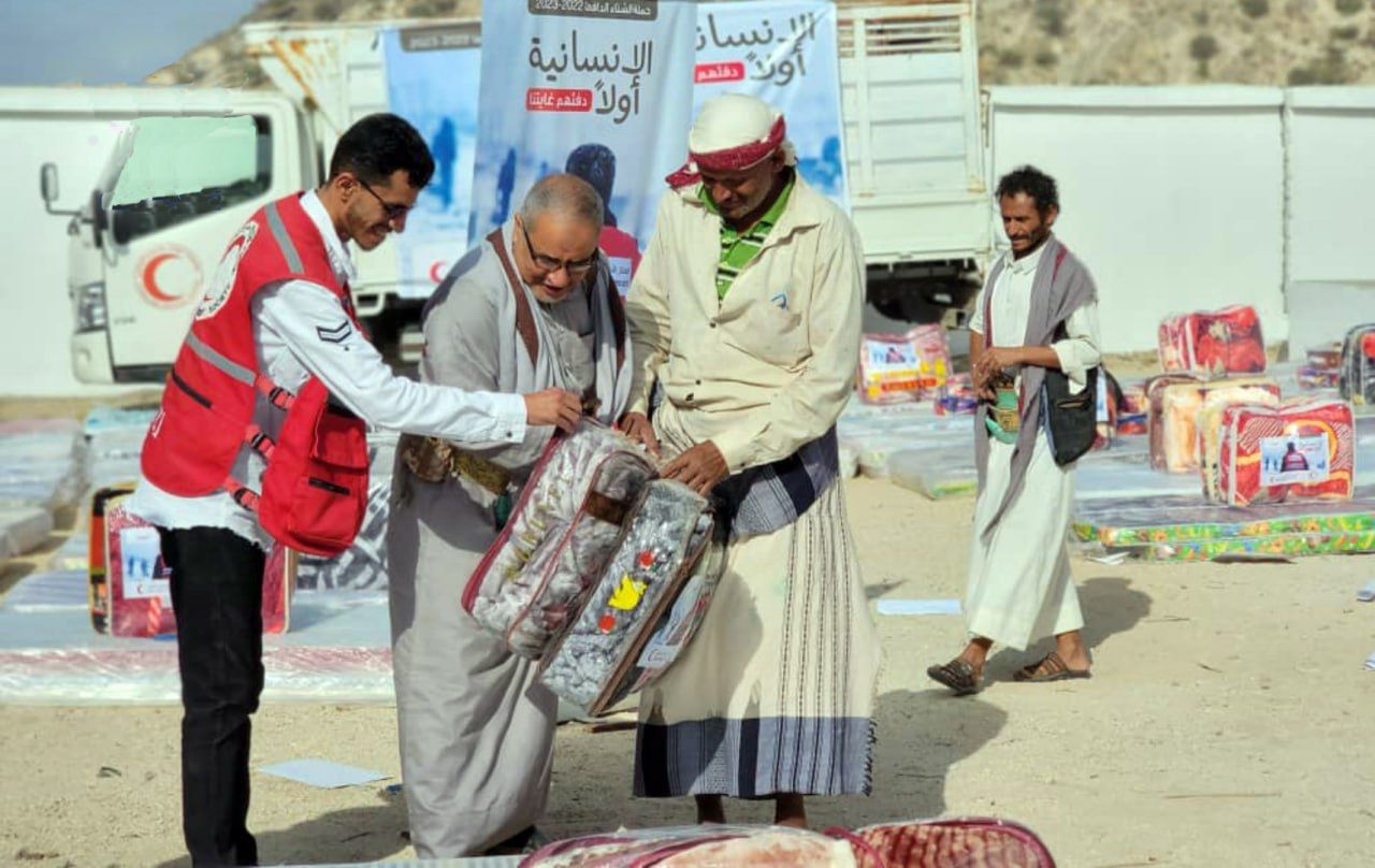 Qatar Red Crescent Distributes Shelter Materials in Hajjah